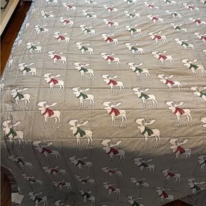 Festive Moose Pattern Quilt in Gray Satin Trimmed